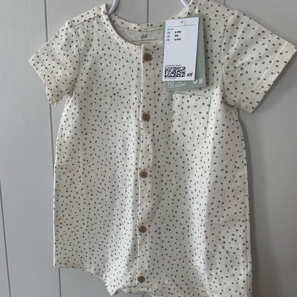 H&M baby romper - Picture 2 of 5